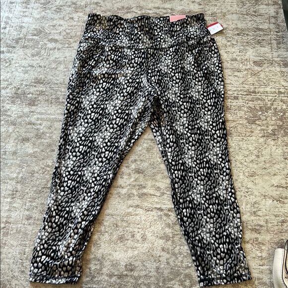 Lane Bryant LIVI leggings soft light and stretchy size 18/20 new - Picture 4 of 10